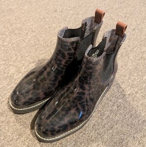 Cougar Leopard Print Rain Boots — W9